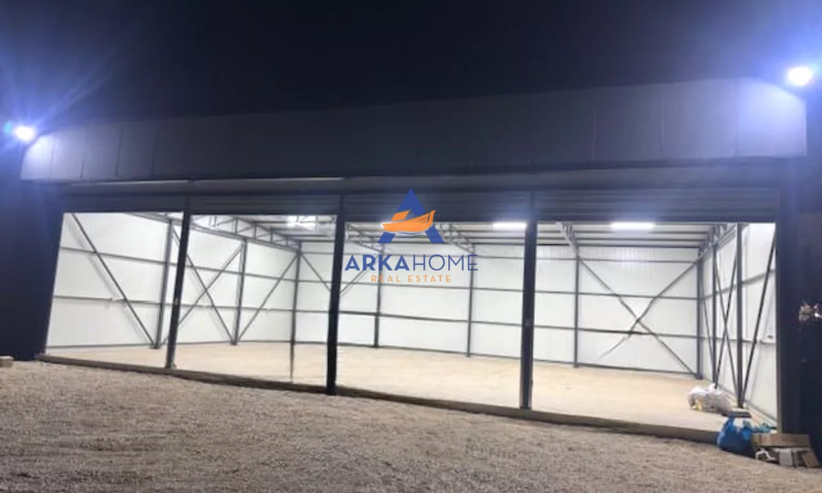 JEPET ME QERA KAPANON 200 M2 "RRUGA E ARBERIT" 1.500 EURO