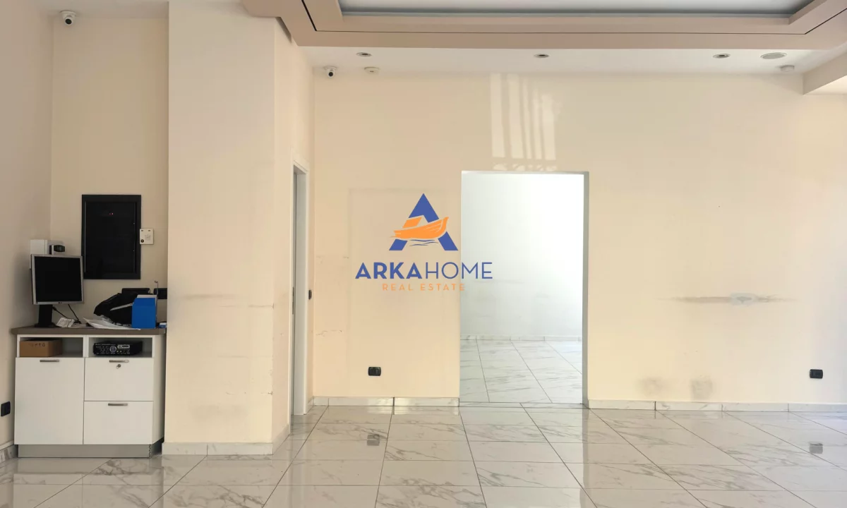 JEPET DYQAN ME QERA 110M2 "QENDER, AFER RAIFFEISEN BANK" 2.750 EURO