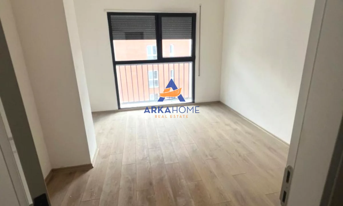 JEPET ME QERA APARTAMENT 2+1 PER ZYRA DHE PER BANIM "BULEVARDI I RI,JORDAN MISJA" 670 EURO (ME POST 