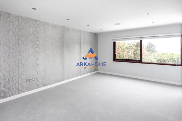 Business Property for Rent 3+1 in Tirana - 500 Euro