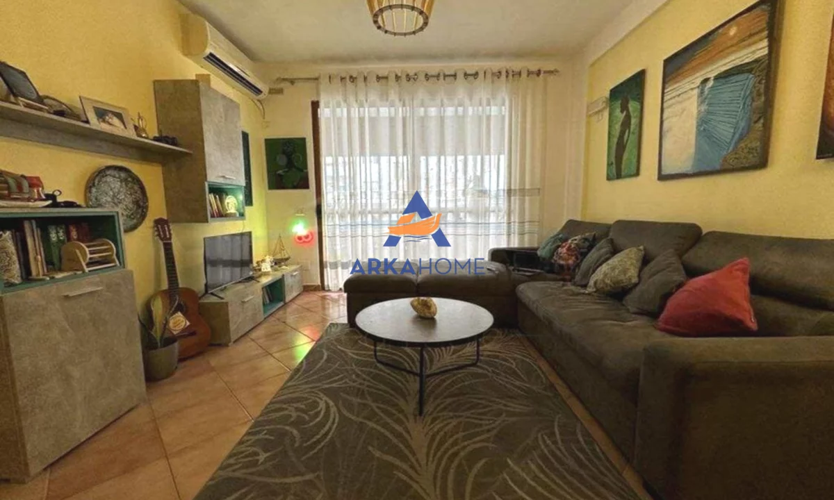 Shtepi ne shitje Apartament ne Tirane, 2+1, Mobilimi E mobiluar, Pagesa 145,000  Euro.