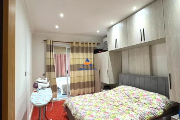 Shtepi ne shitje Apartament ne Tirane, 2+1, Mobilimi E mobiluar, Pagesa 115,000  Euro.