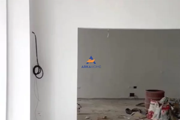 Business Property for Rent 6+1 in Tirana - 900 Euro