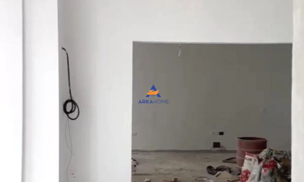 JEPET AMBIENT BIZNESI ME QERA 160 M2 "KTHESA KAMZES,PALLATET E VERDHA" 900 EURO