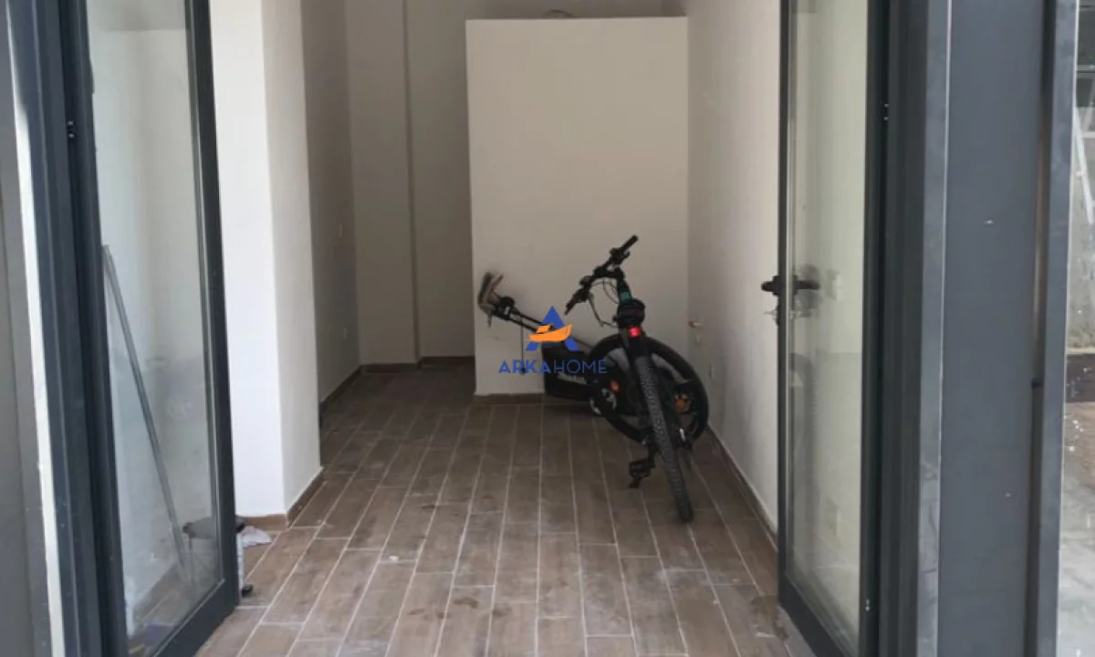 JEPET AMBIENT BIZNESI ME QERA 20M2 "DON BOSKO,PAS BAR ARTISTIT" 40000 LEKE