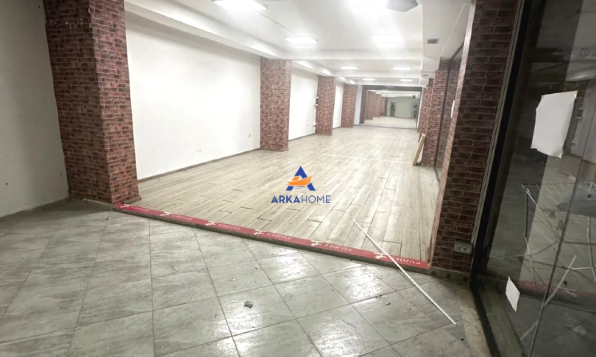 JEPET AMBIENT BIZNESI ME QERA 150M2 "RRUGA MUHAMET GJOLLESHA,MARKET JOENA" 700 EURO