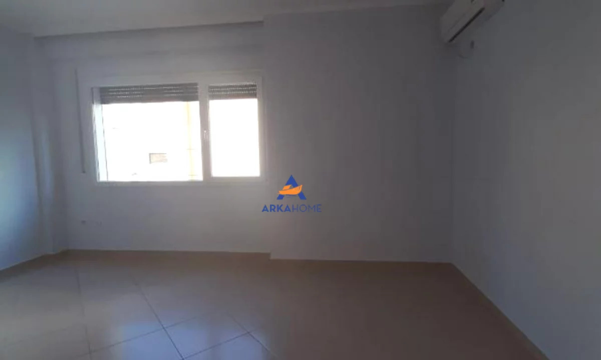 JEPET AMBIENT BIZNESI ME QERA 95M2 "JERONIM DE RADA,PRANE QENDRES TOPTANI" 800 EURO