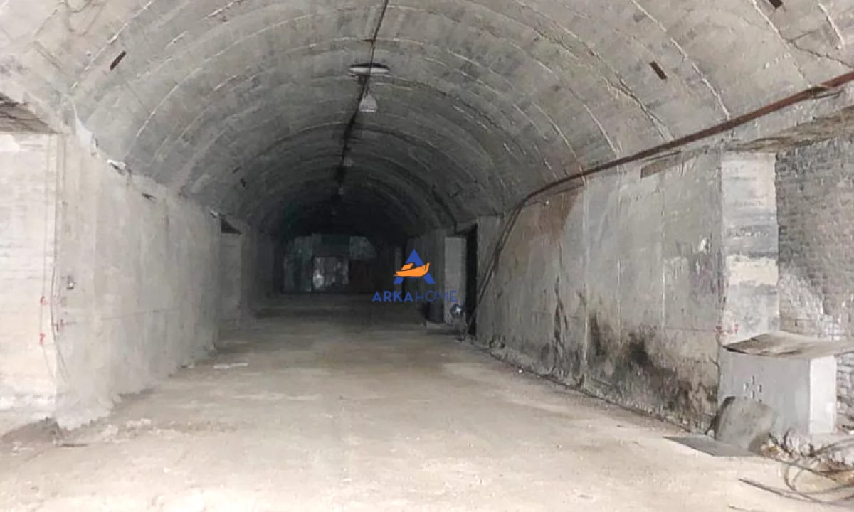 JEPET ME QERA TUNEL 6000M2 "ISH TUNELET E UZINES TRAKTORI,SHKOZE" 7.000 EURO