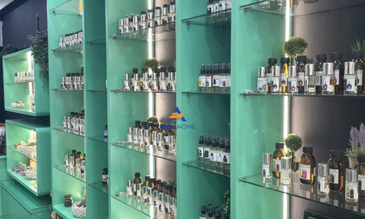 SHITET DYQAN – BIZNES PARFUMERIE ME FRANCHISE 35 M2 "RRUGA XHANFIZE KEKO” 800000 EURO