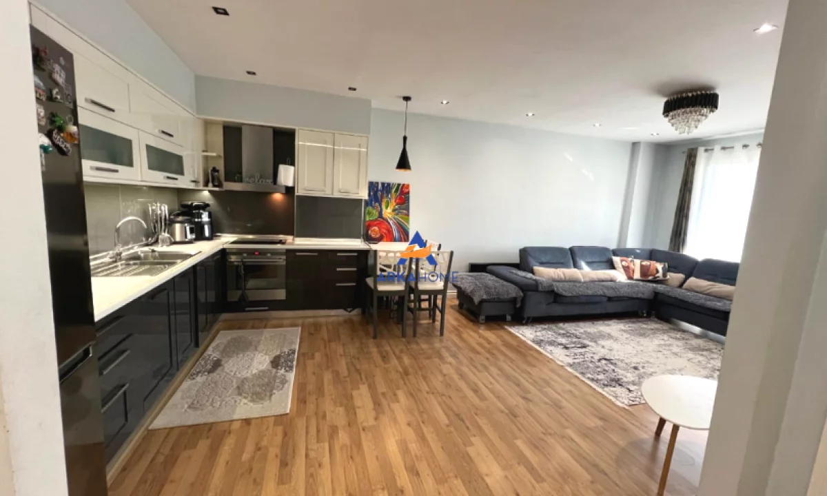 Shtepi me qera Apartament ne Tirane, 2+1, Mobilimi E mobiluar, Pagesa 550  Euro.