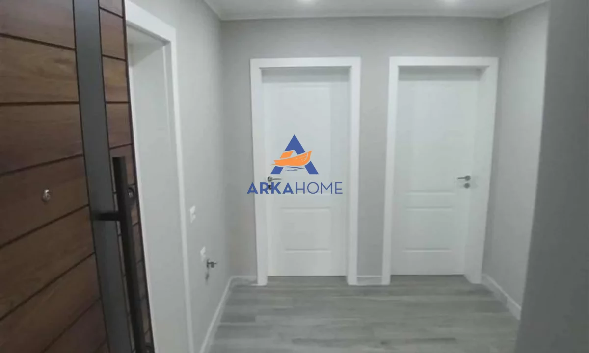 Mansarda(ultimo piano del tetto) in vendita a Tirana 2+1, Arredato