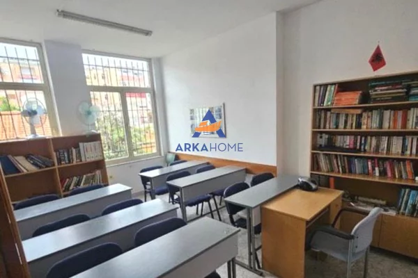 Ambient biznesi me qera 3+1 ne Tirane - 1,100 Euro