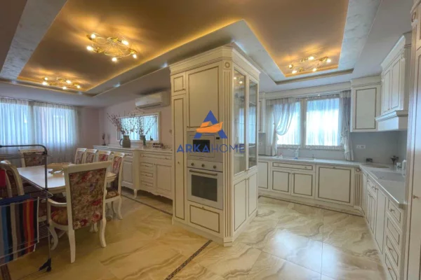 Casa in vendita 4+1 a Tirana - 424,000 Euro