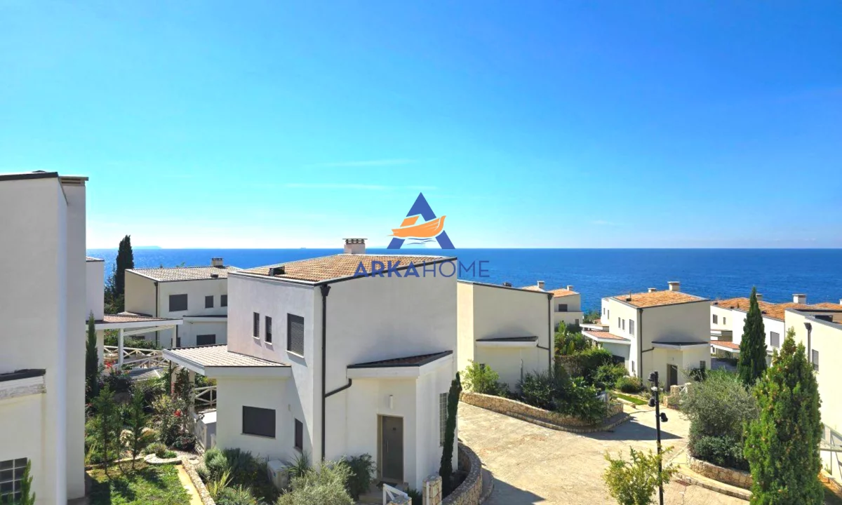 Shtepi ne shitje Vila Luksoze ne Vlore, 2+1, Mobilimi E mobiluar, Pagesa 699,000  Euro.