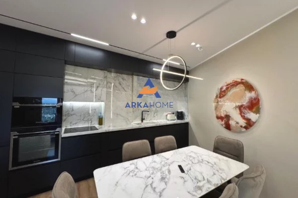 Shtepi ne shitje Apartament ne Tirane, 2+1, Mobilimi E mobiluar, Pagesa 290,000  Euro.