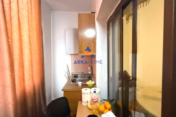 Appartamento in vendita a Tirana 1+1, Arredato