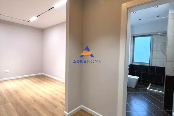 Appartamento in vendita a Tirana 1+1, Vuoto