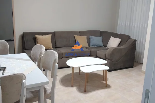 Shtepi me qera Apartament ne Tirane, 1+1, Mobilimi E mobiluar, Pagesa 519  Euro.