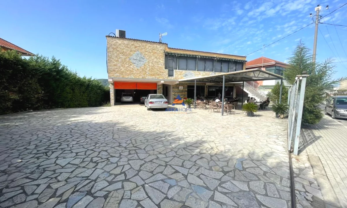 JEPET AMBIENT BIZNESI BIZNESI ME QERA 2140M2 "KOMBINAT" 1800 EURO