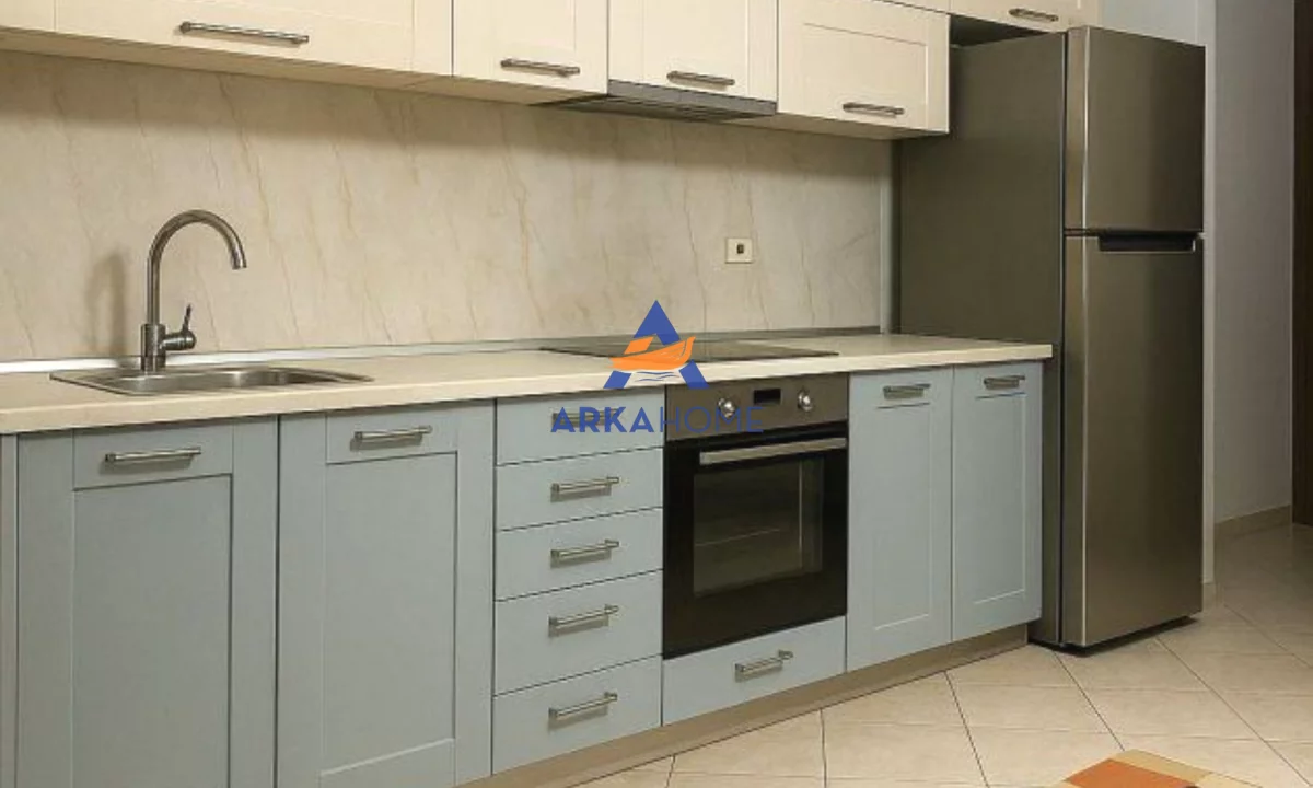 Appartamento in vendita a Tirana 2+1, Arredato