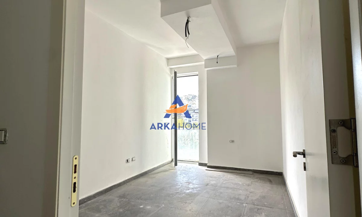 Shtepi ne shitje Apartament ne Tirane, 2+1, Mobilimi Bosh, pa mobiluar, Pagesa 114,000  Euro.