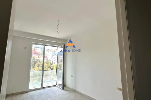 Shtepi ne shitje Apartament ne Tirane, 2+1, Mobilimi Bosh, pa mobiluar, Pagesa 114,000  Euro.