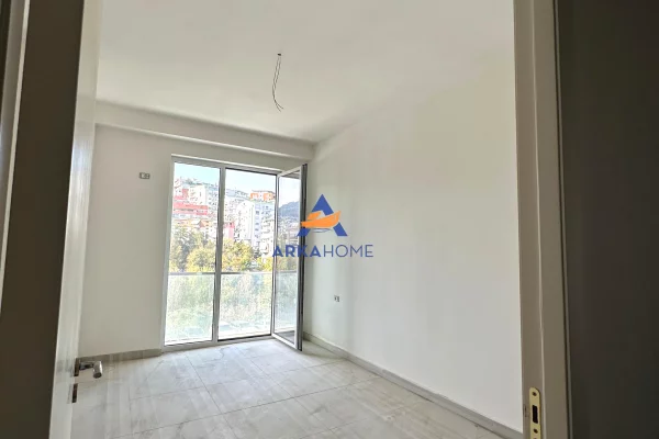 Shtepi ne shitje Apartament ne Tirane, 2+1, Mobilimi Bosh, pa mobiluar, Pagesa 114,000  Euro.