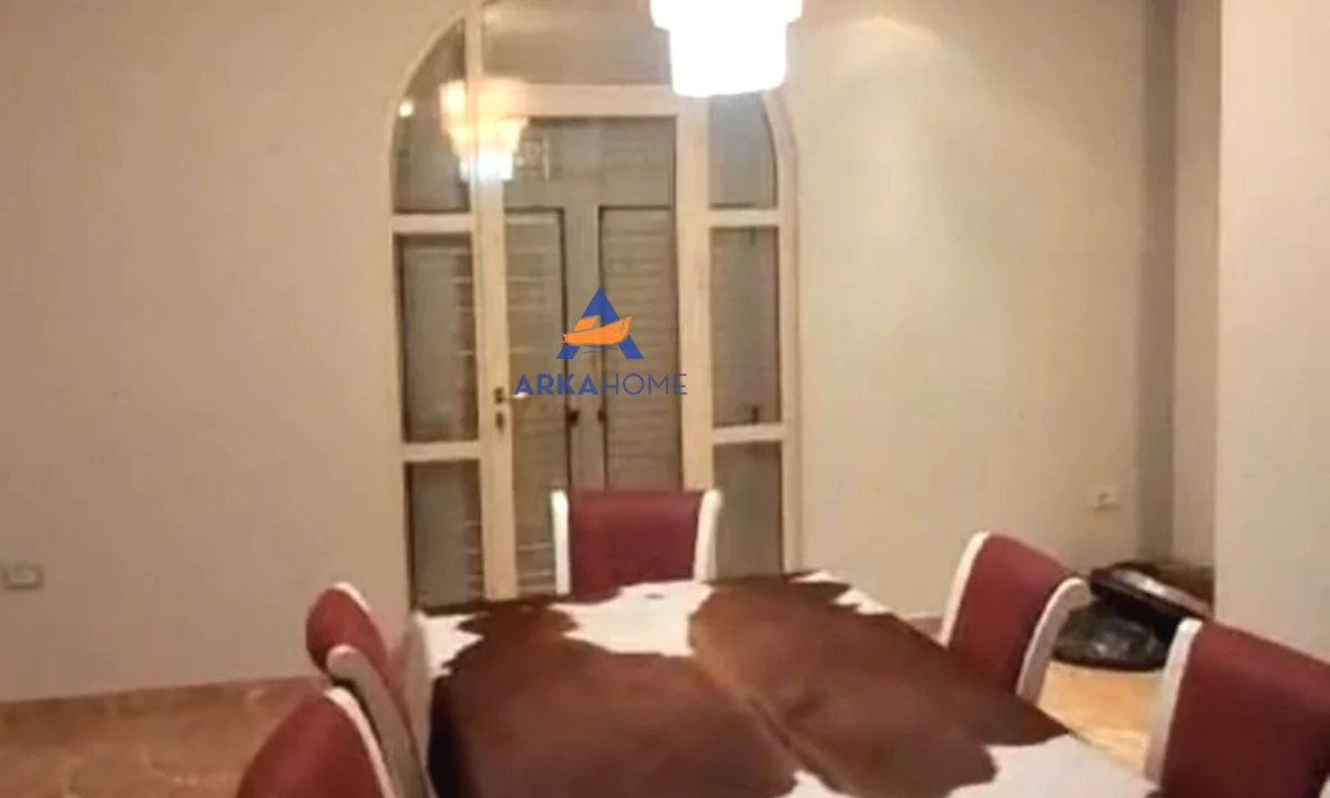 Shtepi ne shitje Vila Luksoze ne Tirane, 5+1, Mobilimi E mobiluar, Pagesa 550,000  Euro.