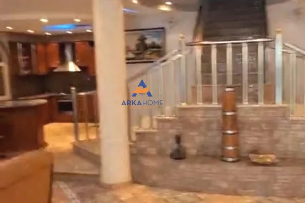 Shtepi ne shitje Vila Luksoze ne Tirane, 5+1, Mobilimi E mobiluar, Pagesa 550,000  Euro.