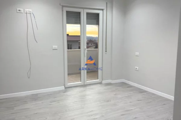 Shtepi me qera Apartament ne Tirane, 1+1, Mobilimi Bosh, pa mobiluar, Pagesa 6,000  Euro.