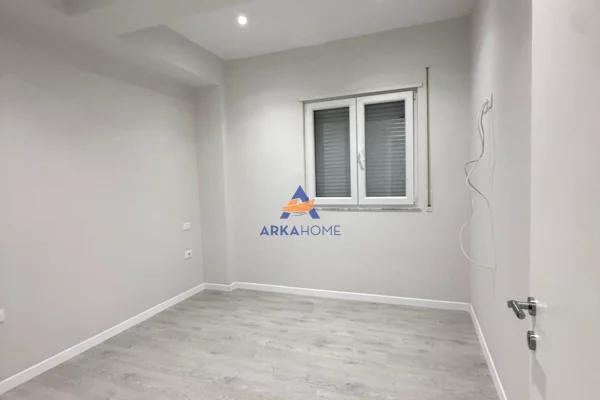 Shtepi me qera Apartament ne Tirane, 1+1, Mobilimi Bosh, pa mobiluar, Pagesa 6,000  Euro.