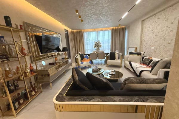 Appartamento in vendita a Tirana 2+1, Arredato