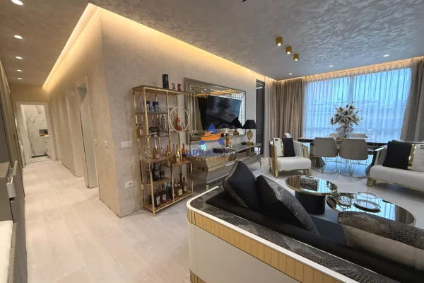 Appartamento in vendita a Tirana 2+1, Arredato