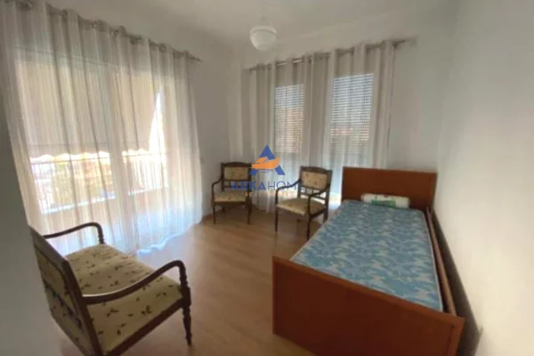 Shtepi me qera Apartament ne Tirane, 3+1, Mobilimi E mobiluar, Pagesa 675  Euro.