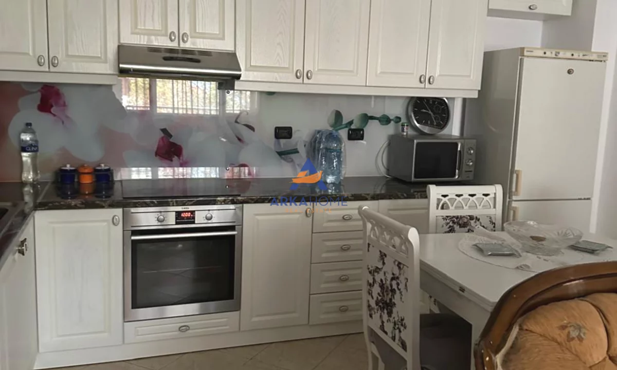 Appartamento in vendita a Tirana 1+1, Arredato