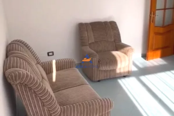 Shtepi me qera Apartament ne Tirane, 3+1, Mobilimi E mobiluar, Pagesa 750  Euro.