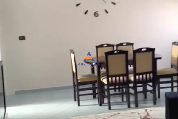 Shtepi me qera Apartament ne Tirane, 3+1, Mobilimi E mobiluar, Pagesa 750  Euro.