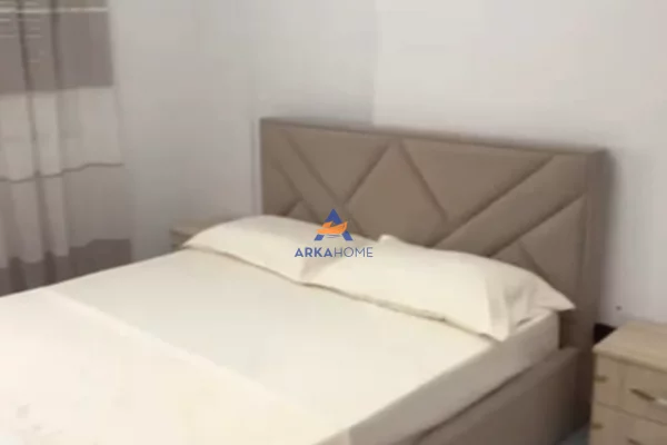 Shtepi me qera Apartament ne Tirane, 3+1, Mobilimi E mobiluar, Pagesa 750  Euro.