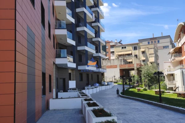 Appartamento in vendita a Tirana 2+1, Arredato