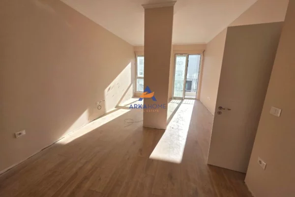 Shtepi me qera Apartament ne Tirane, 2+1, Mobilimi Bosh, pa mobiluar, Pagesa 1,100  Euro.
