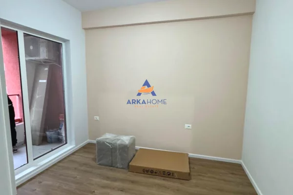Shtepi me qera Apartament ne Tirane, 1+1, Mobilimi Pjeserisht e mobiluar, Pagesa 400  Euro.