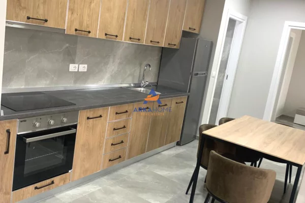 Shtepi me qera Apartament ne Tirane, 2+1, Mobilimi E mobiluar, Pagesa 700  Euro.