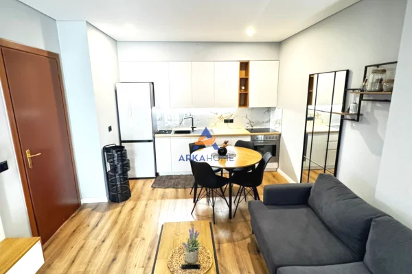 Shtepi me qera Apartament ne Tirane, 2+1, Mobilimi E mobiluar, Pagesa 750  Euro.