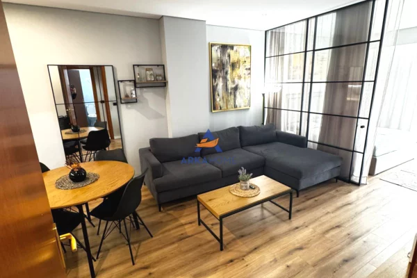 Shtepi me qera Apartament ne Tirane, 2+1, Mobilimi E mobiluar, Pagesa 750  Euro.