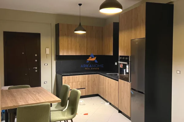 Shtepi me qera Apartament ne Tirane, 2+1, Mobilimi E mobiluar, Pagesa 650  Euro.