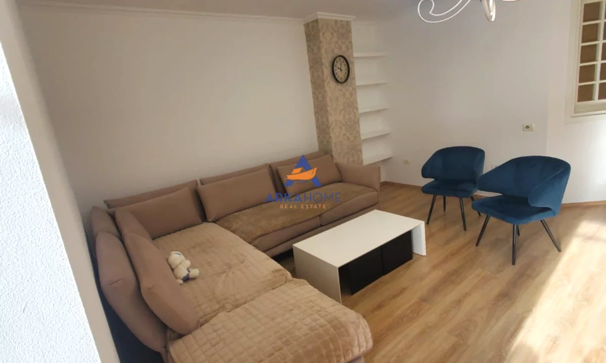 Shtepi me qera Apartament ne Tirane, 3+1, Mobilimi E mobiluar, Pagesa 1,500  Euro.