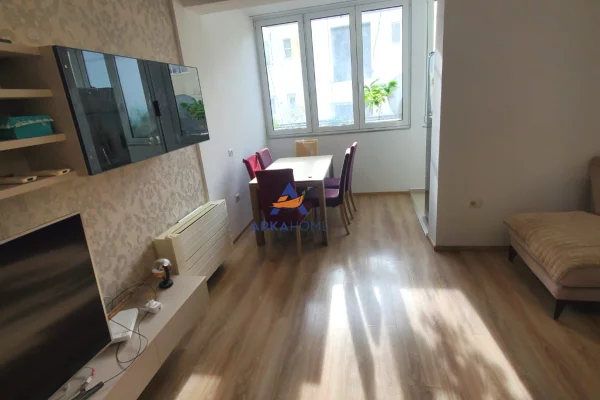 Shtepi me qera Apartament ne Tirane, 3+1, Mobilimi E mobiluar, Pagesa 1,500  Euro.