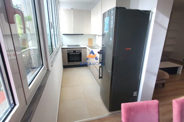 Shtepi me qera Apartament ne Tirane, 3+1, Mobilimi E mobiluar, Pagesa 1,500  Euro.