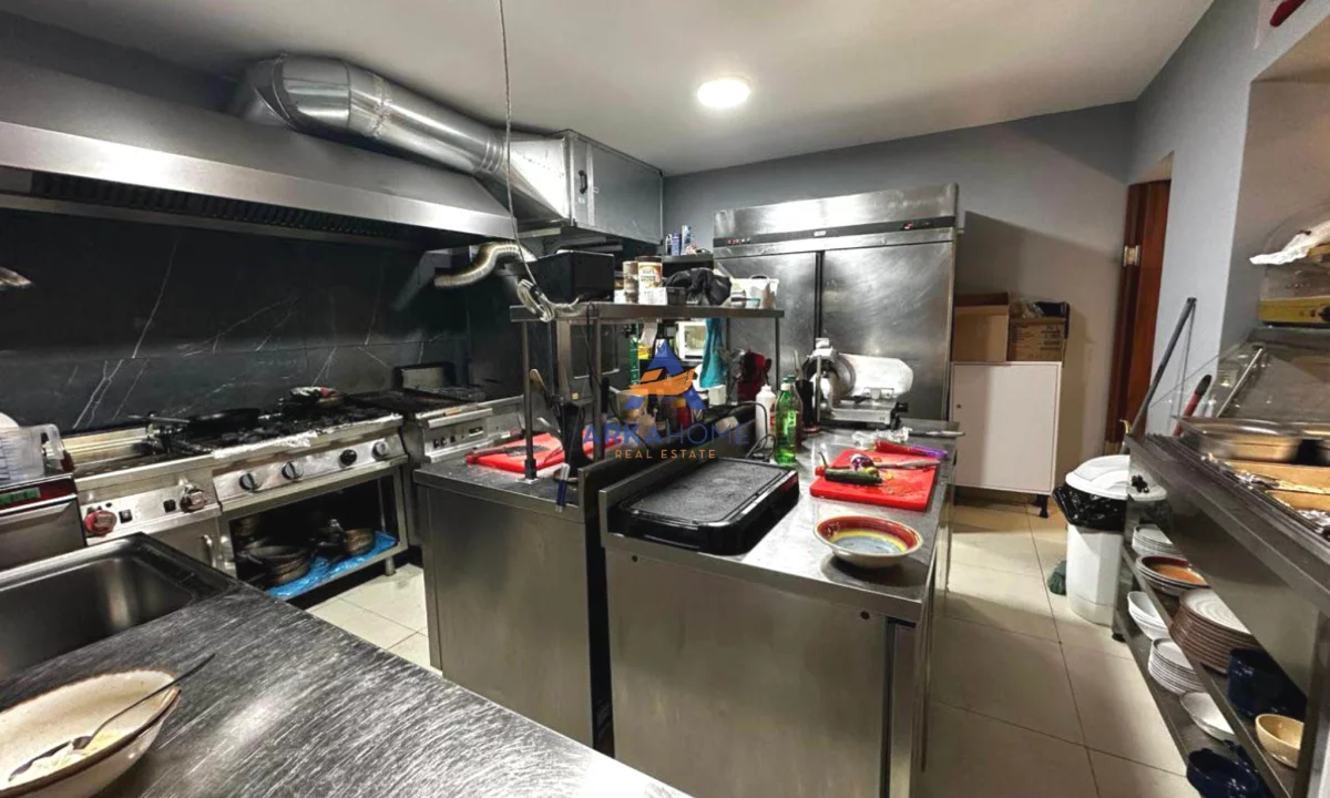 SHITET BIZNES 105M2 "TE KOMUNA E PARISIT" 27.000 EURO ( QERA MUJORE 750 EURO)