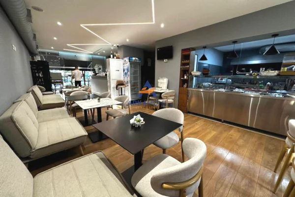 SHITET BIZNES 105M2 "TE KOMUNA E PARISIT" 27.000 EURO ( QERA MUJORE 750 EURO)